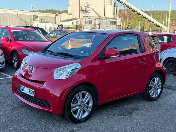 Toyota IQ 3 of 5
