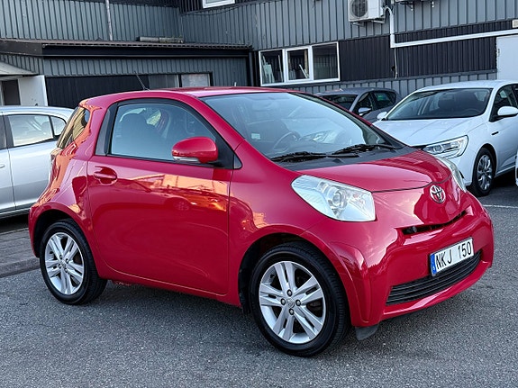 Toyota IQ 2 of 5