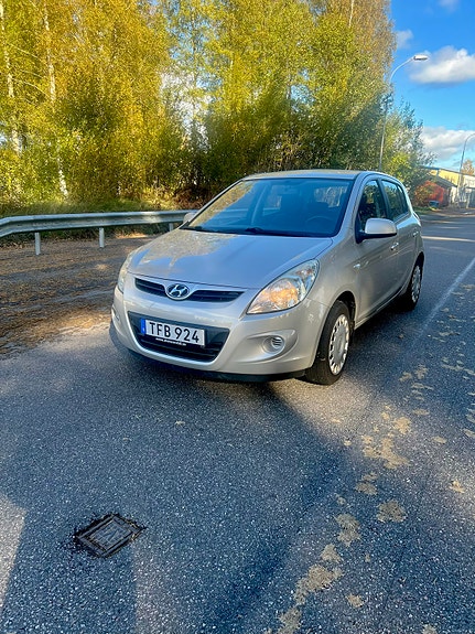 Hyundai i20 2 of 5