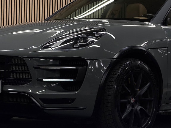 Porsche Macan Turbo 5 of 5