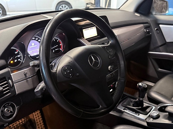 Mercedes-Benz GLK220 16 of 18