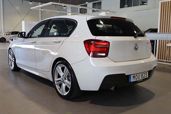 BMW 116i 3 of 5