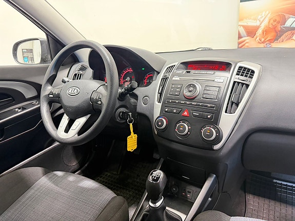 Kia Ceed 2 of 16