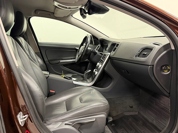 Volvo V60 Cross Country 24 of 27