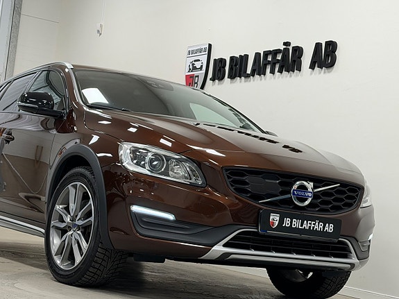 Volvo V60 Cross Country 4 of 5
