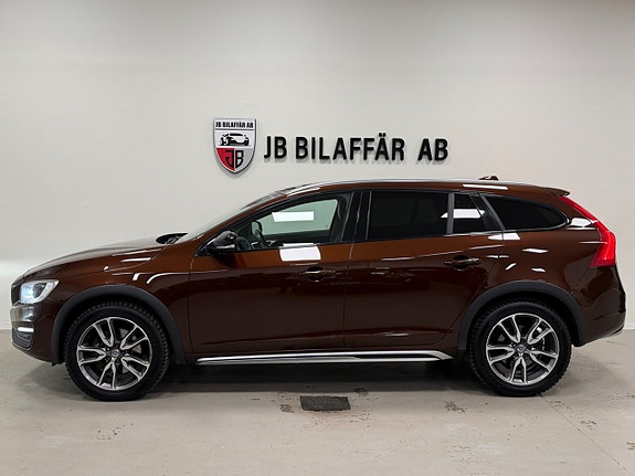 Volvo V60 Cross Country 7 of 27