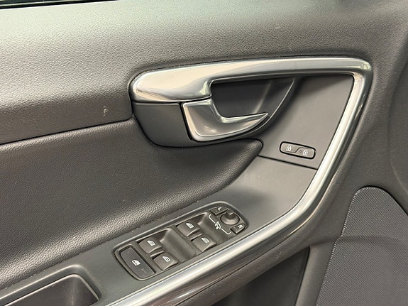 Volvo V60 Cross Country 10 of 27