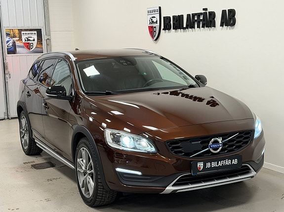 Volvo V60 Cross Country 3 of 5