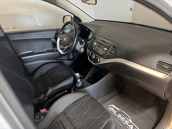 Kia Picanto 10 of 16