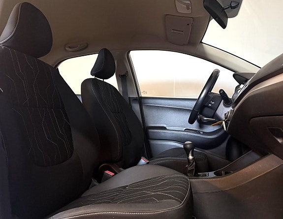 Kia Picanto 15 of 16