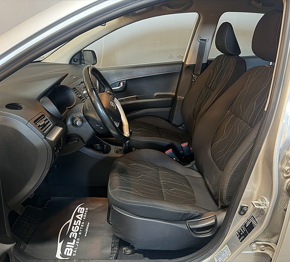 Kia Picanto 2 of 5