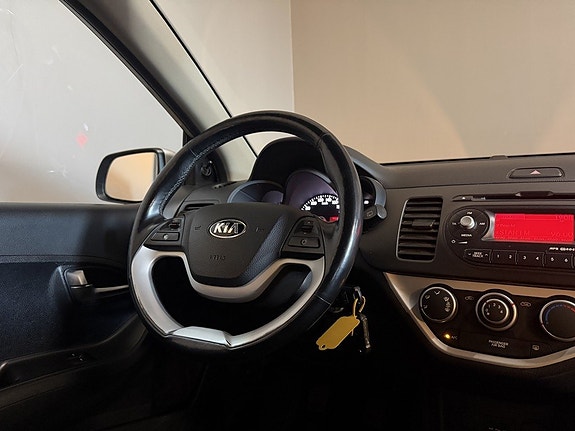 Kia Picanto 13 of 16