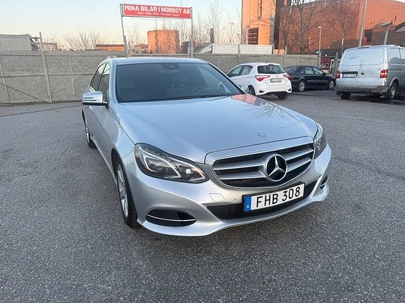 Mercedes-Benz E200 3 of 5