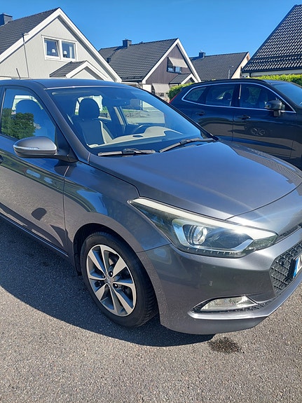 Hyundai i20 2 of 5