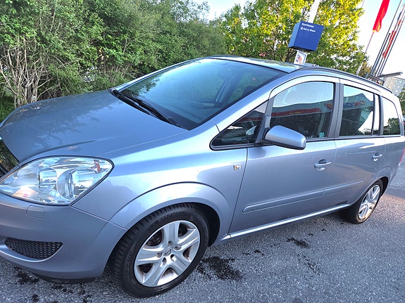 Opel Zafira 2 of 5