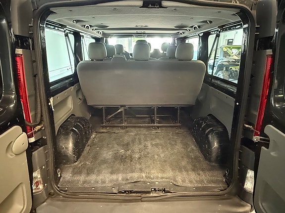 Opel Vivaro 9 of 10
