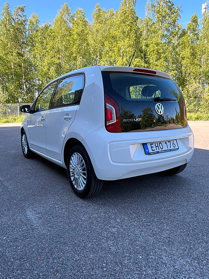 Volkswagen UP! 2 of 5
