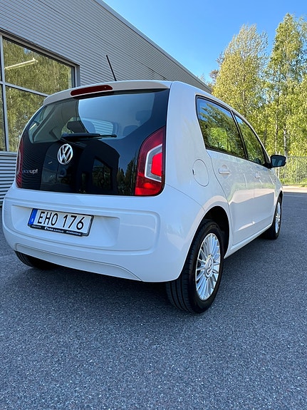 Volkswagen UP! 3 of 5