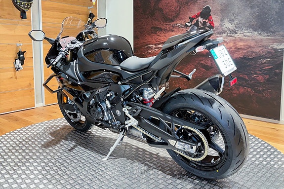 BMW S 1000 RR | Dynamic package | Race package | Spara 18.395kr 4 of 5