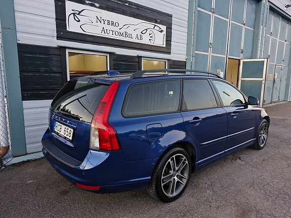 Volvo V50 3 of 5