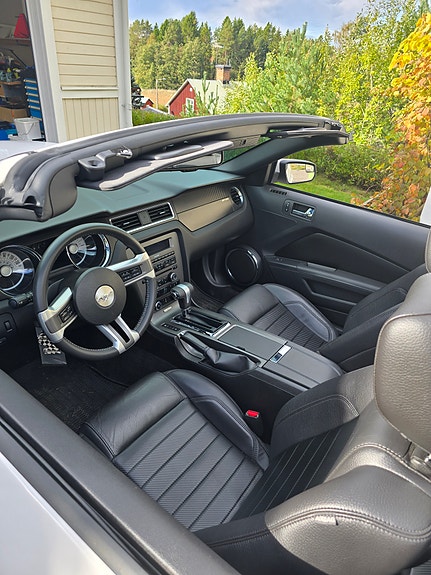 Ford Mustang 3 of 5