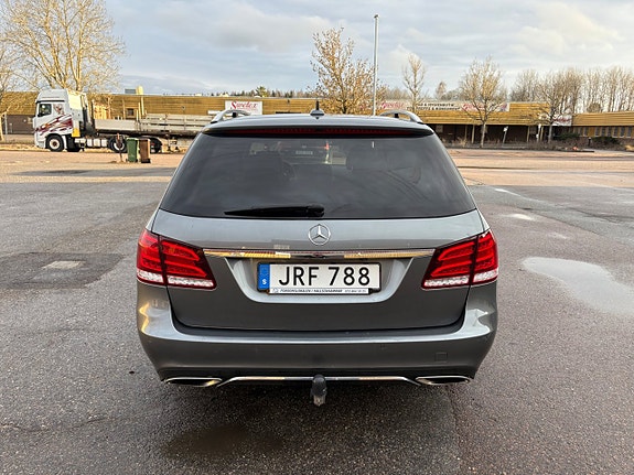 Mercedes-Benz E220 3 of 16