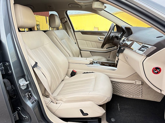 Mercedes-Benz E220 12 of 16