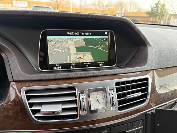 Mercedes-Benz E220 15 of 16