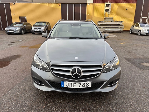 Mercedes-Benz E220 6 of 16