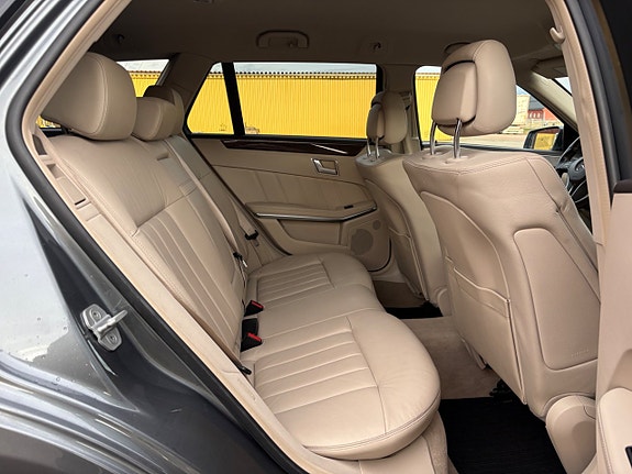 Mercedes-Benz E220 13 of 16