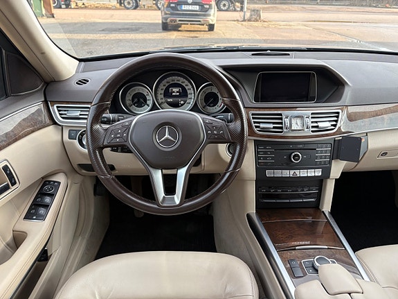 Mercedes-Benz E220 8 of 16