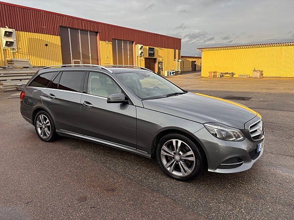 Mercedes-Benz E220 5 of 16