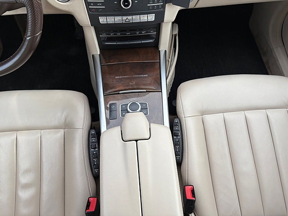 Mercedes-Benz E220 16 of 16