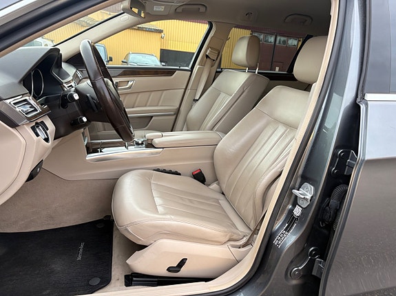 Mercedes-Benz E220 10 of 16