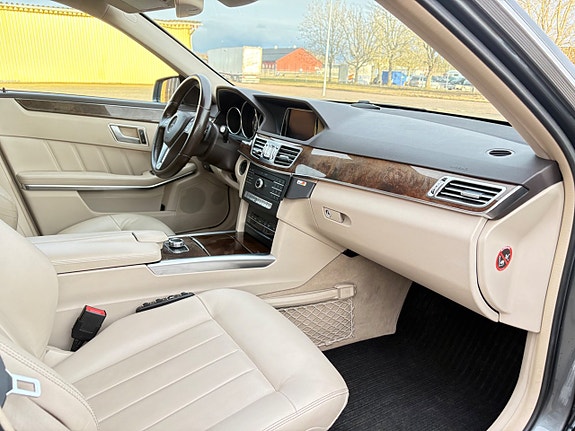 Mercedes-Benz E220 11 of 16