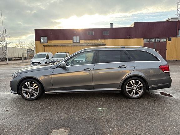 Mercedes-Benz E220 2 of 16