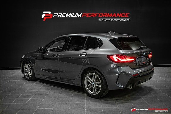 BMW 118i 2 of 5