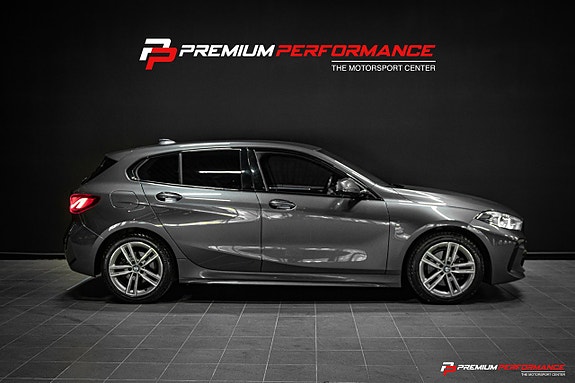 BMW 118i 3 of 5