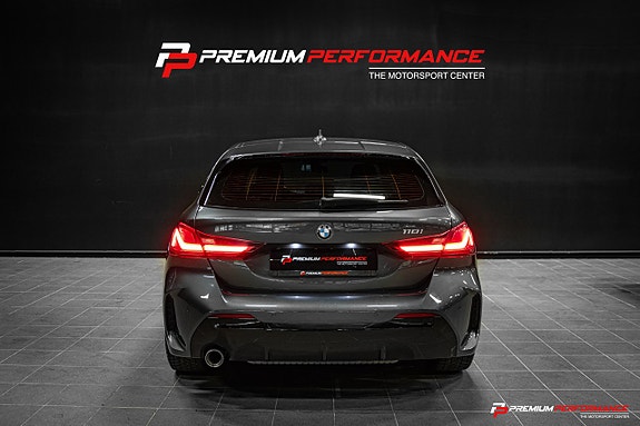 BMW 118i 4 of 5