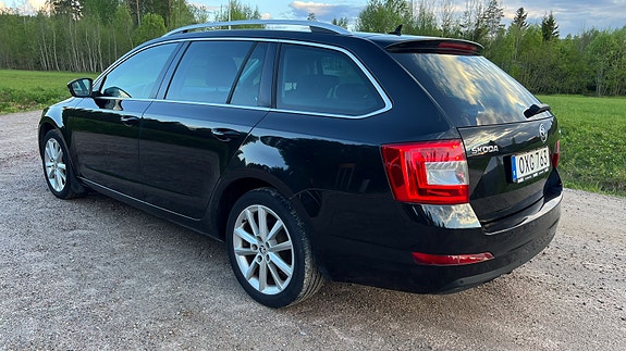 Skoda Octavia 2 of 5