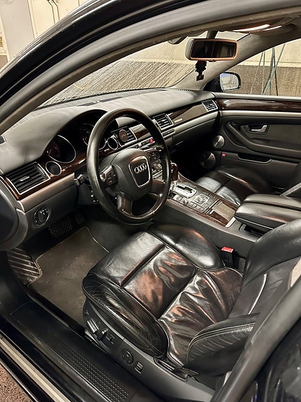 Audi A8 9 of 17