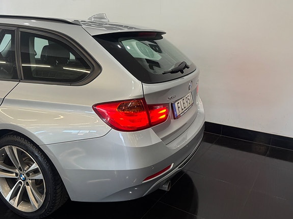 BMW 320d 3 of 5