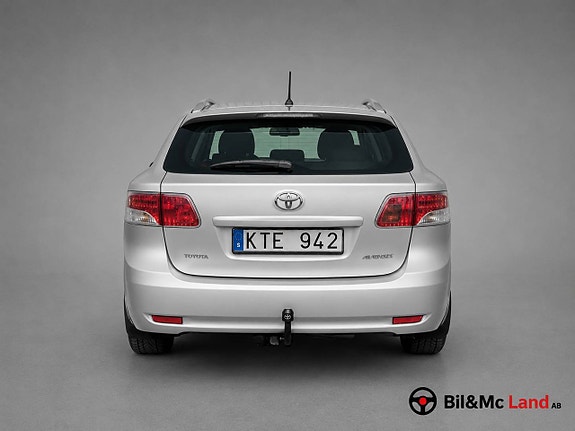 Toyota Avensis 4 of 5