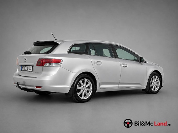 Toyota Avensis 8 of 15