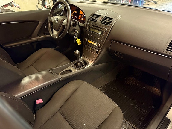 Toyota Avensis 14 of 15