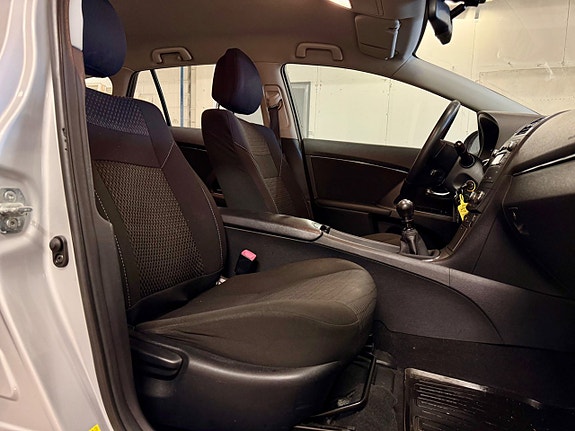 Toyota Avensis 15 of 15