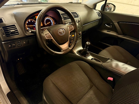 Toyota Avensis 11 of 15