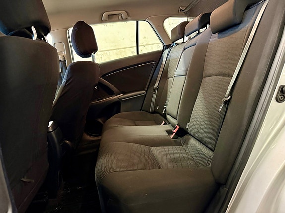 Toyota Avensis 13 of 15