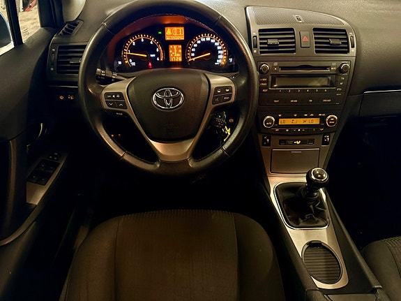 Toyota Avensis 10 of 15