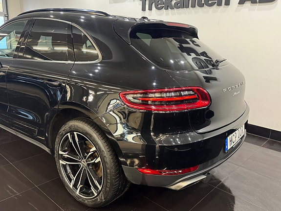 Porsche Macan 4 of 5
